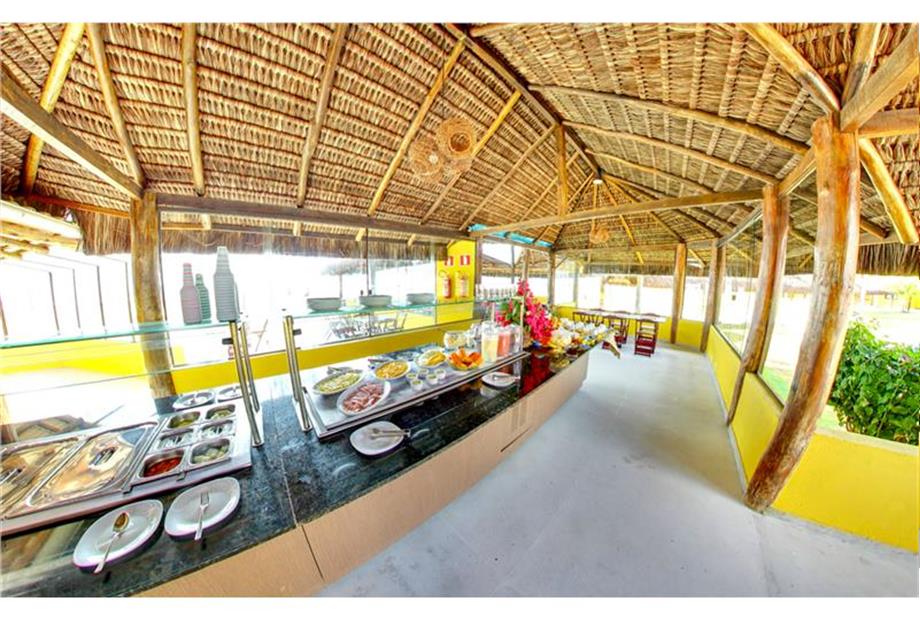 Café da manhã no restaurante da praia