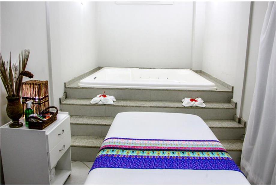 Sala de Massagem e Banheira de Cromoterapia