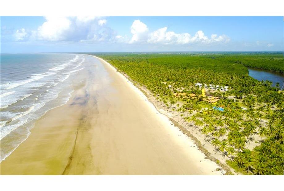 Vista aérea da praia do Makaira