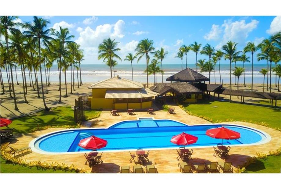 Vista piscinas e restaurante