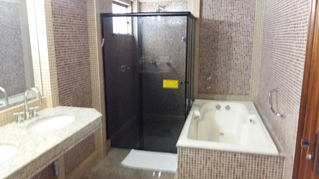 Suite 2.jpg
