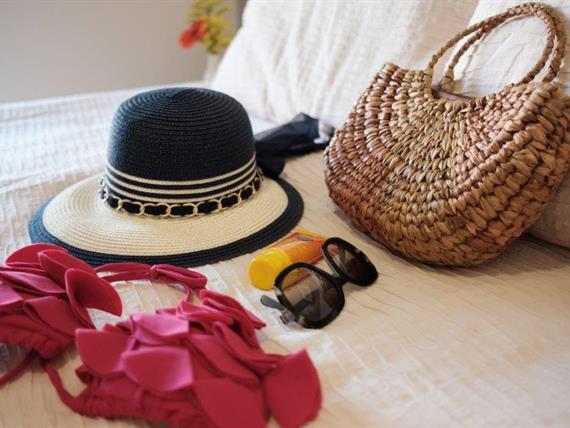 Chapeu e biquini.jpg