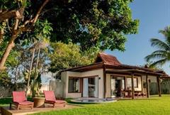 Bangalô Master - vista para o mar, sala com adega, banheira com cromoterapia e piscina privativa.