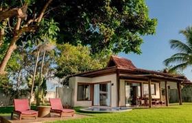 Bangalô Master - vista para o mar, sala com adega, banheira com cromoterapia e piscina privativa. do Gungaporanga Hotel