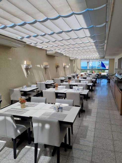 restaurante com sol.jpeg