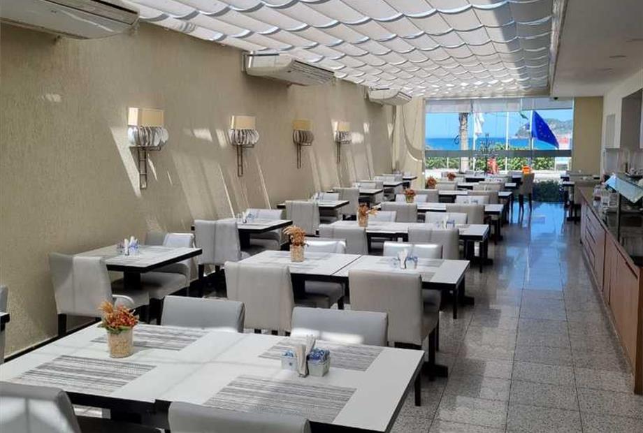 restaurante com sol.jpeg