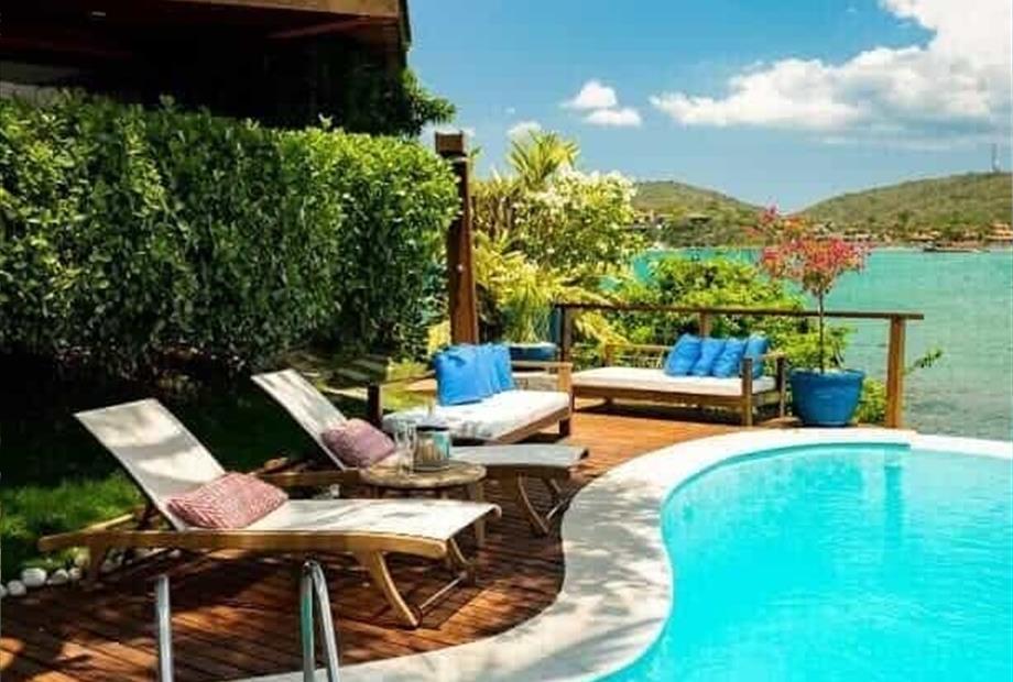 insolito with pool.jpg