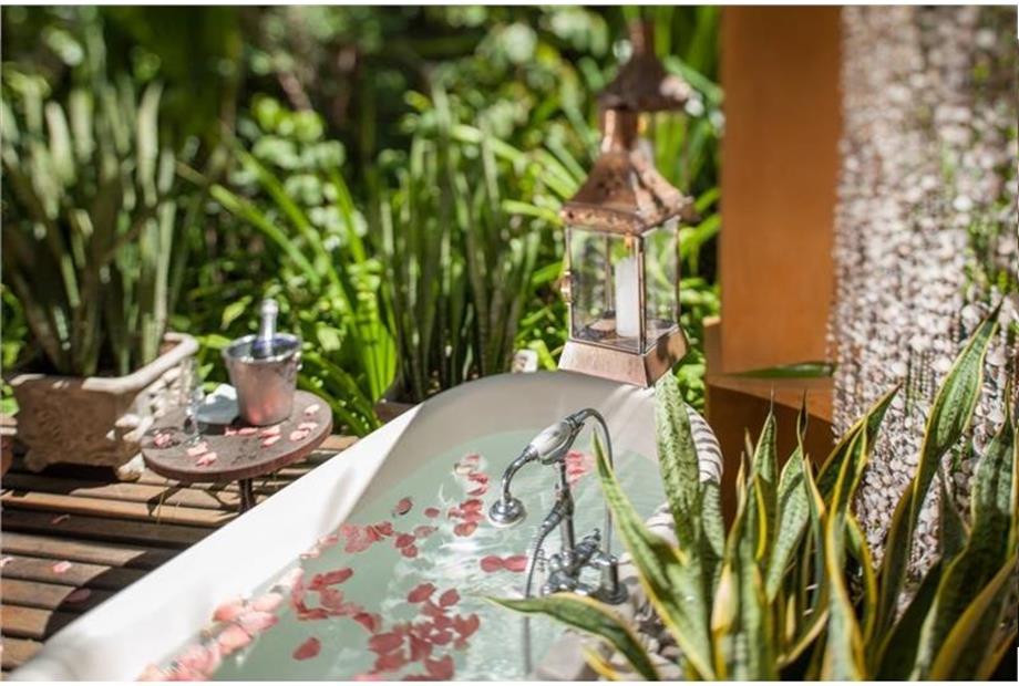 Bangalô Luxo - Banheira.jpg