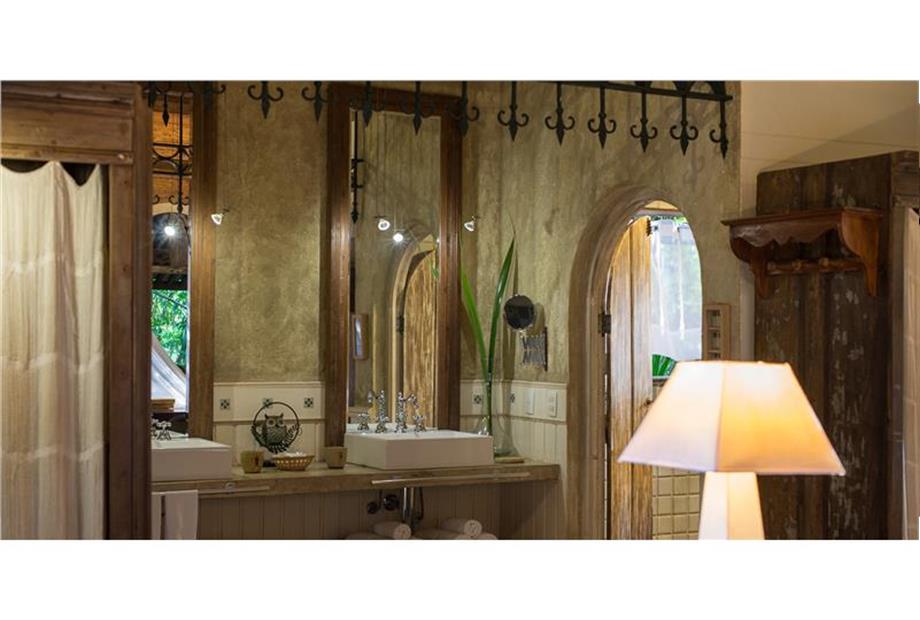 Bangalô Luxo - Banheiro.jpg