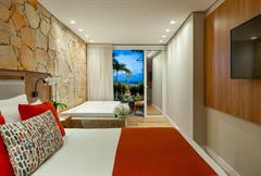 Quarto Luxo com Banheira Hidromassagem e Varanda