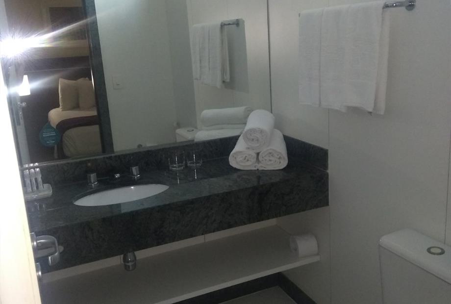 BANHEIRO DOS TRIPLOS.jpg