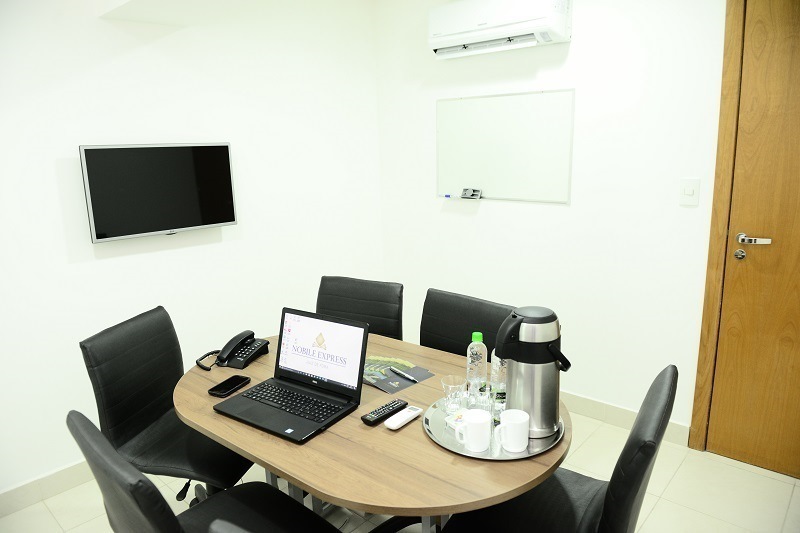 Sala de reunião red.jpg