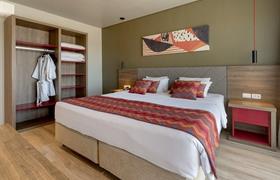 Suite with bathtub of Hotel Laghetto Stilo Borges