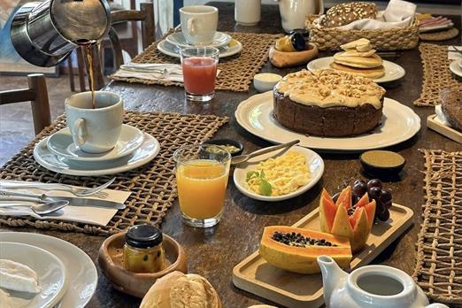 mesa café da manha lorran omnibees p.jpg