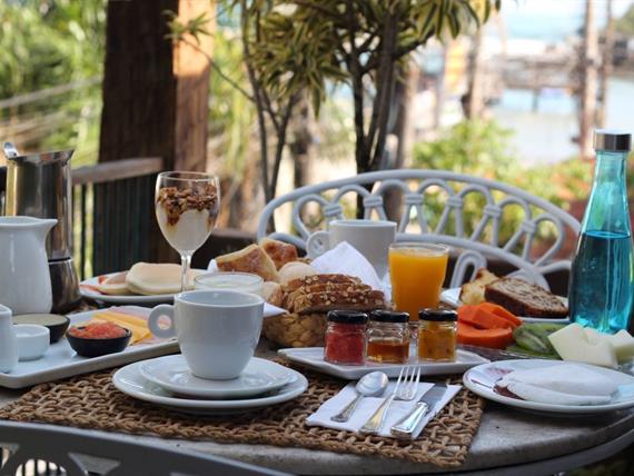 cafe da manhã omnibess .jpg