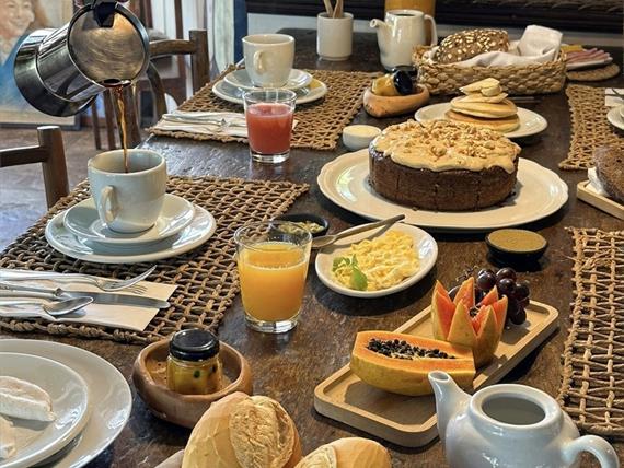 mesa café da manha lorran omnibees p.jpg