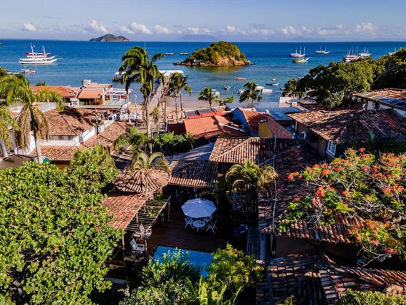 pousada com caboclo ao fundo.jpg