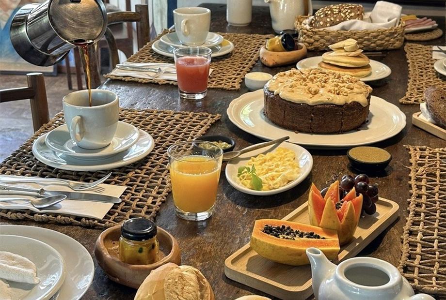 mesa café da manha lorran omnibees p.jpg