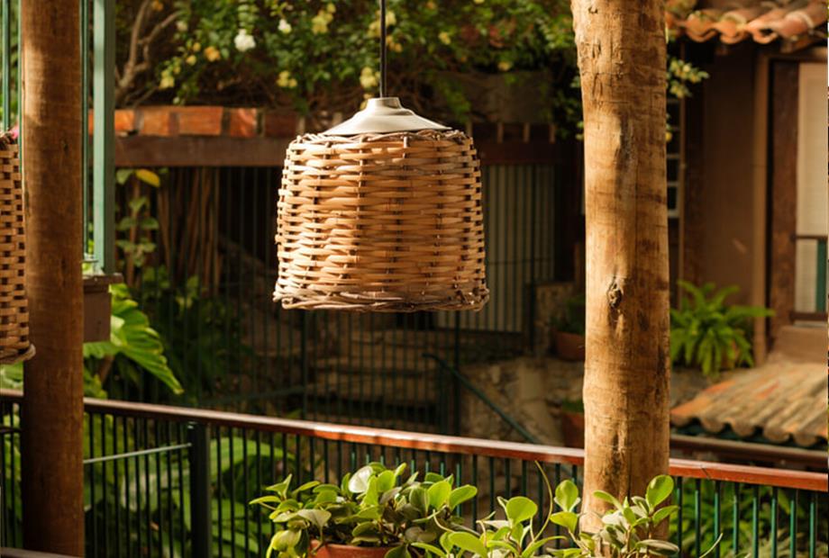 mesa lounge e plantas.jpg