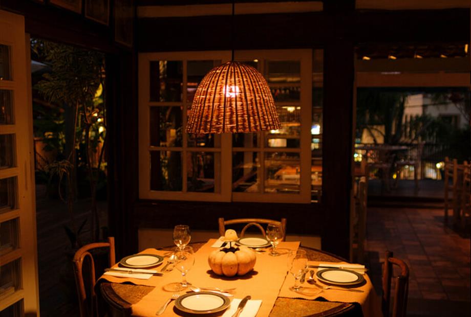 mesa redonda posta ogam.jpg