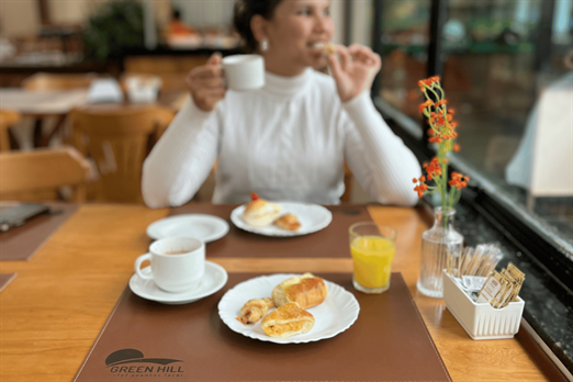 green hillcafé da manhã.png