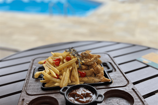 green hillba piscina.png