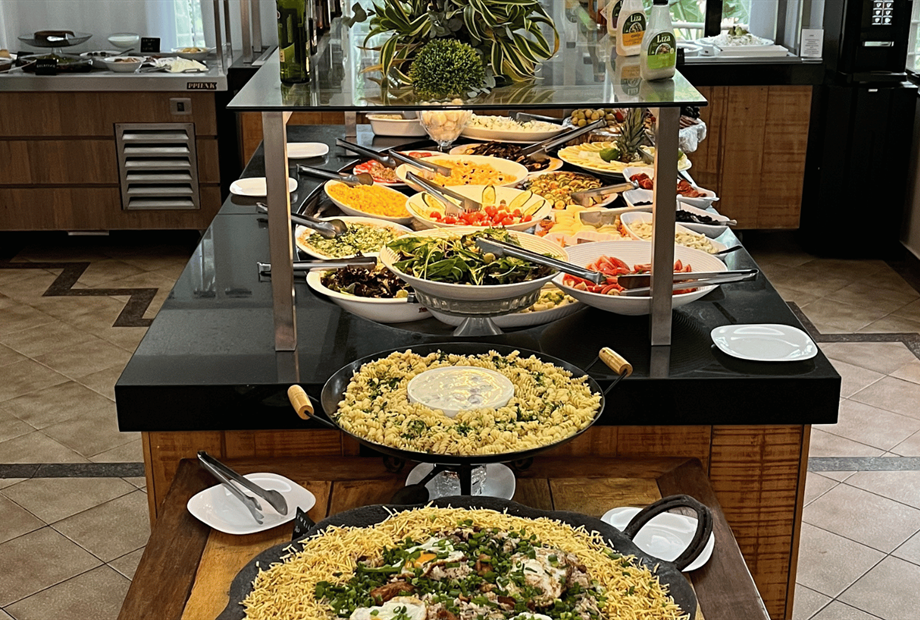 green hillrestaurante aroeira.png