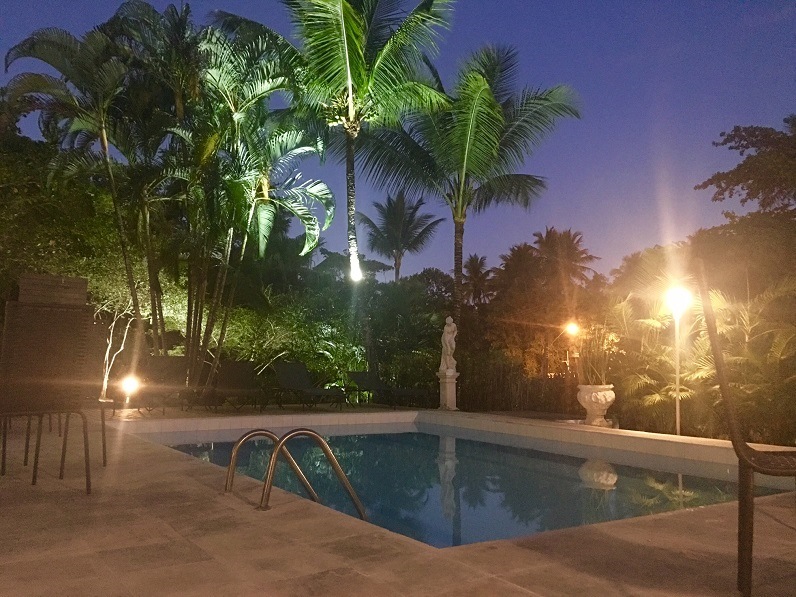 piscinanoite.jpg