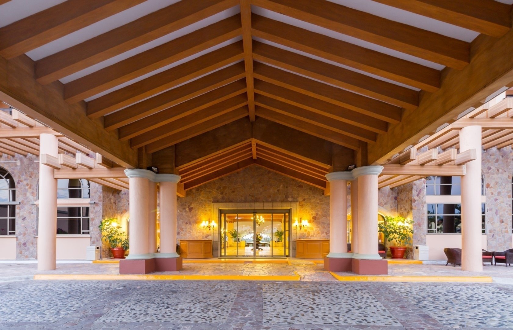 Entrada hotel Cabos1 (Large).jpg