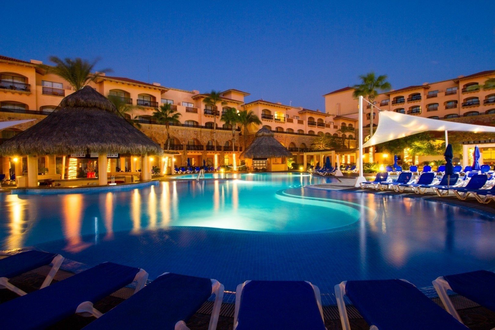 Alberca noche Cabos (Large).jpg