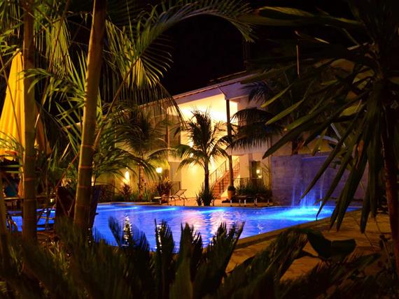 piscina noturno.jpg