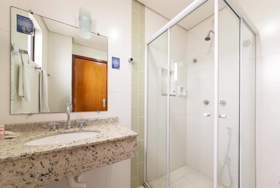 suite sul - com banheira - banheiro2.jpg