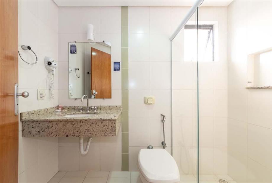 slsz - superior cama casal - banheiro (1).jpg