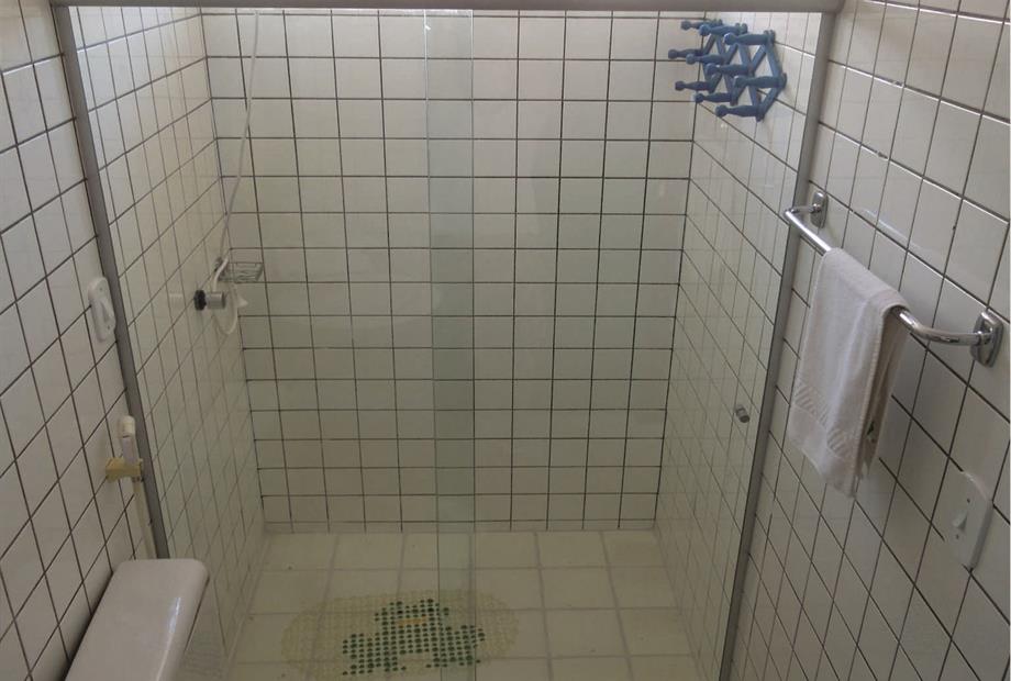 Aptº com varanda - Banheiro.jpg