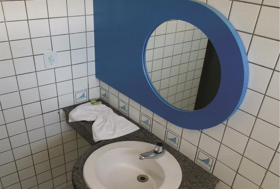 Aptº com varanda - Banheiro 2.jpg