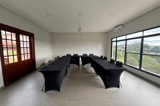 acácia - u com mesa  2.jpeg