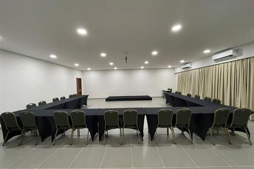 jasmim - u com mesa 1.jpeg