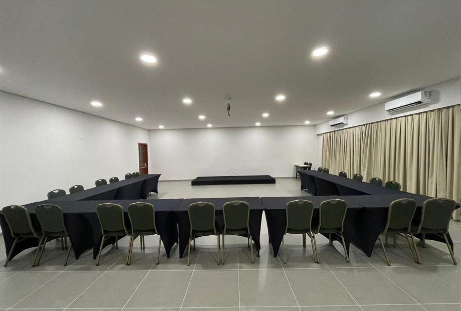 jasmim - u com mesa 1.jpeg