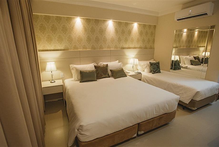 LUXO-TRIPLO- CASAL.jpg