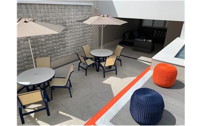 Terraço com área de piscina