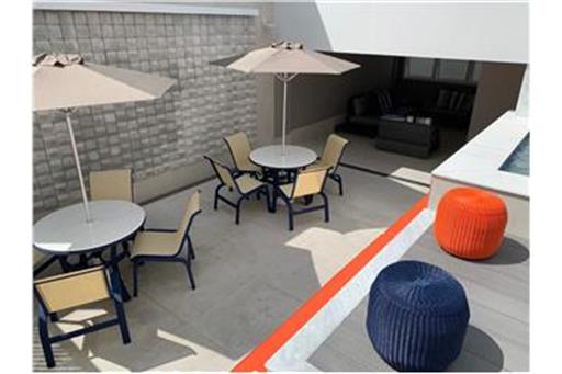 Terraço com área de piscina