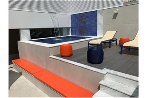 Terraço com área de piscina