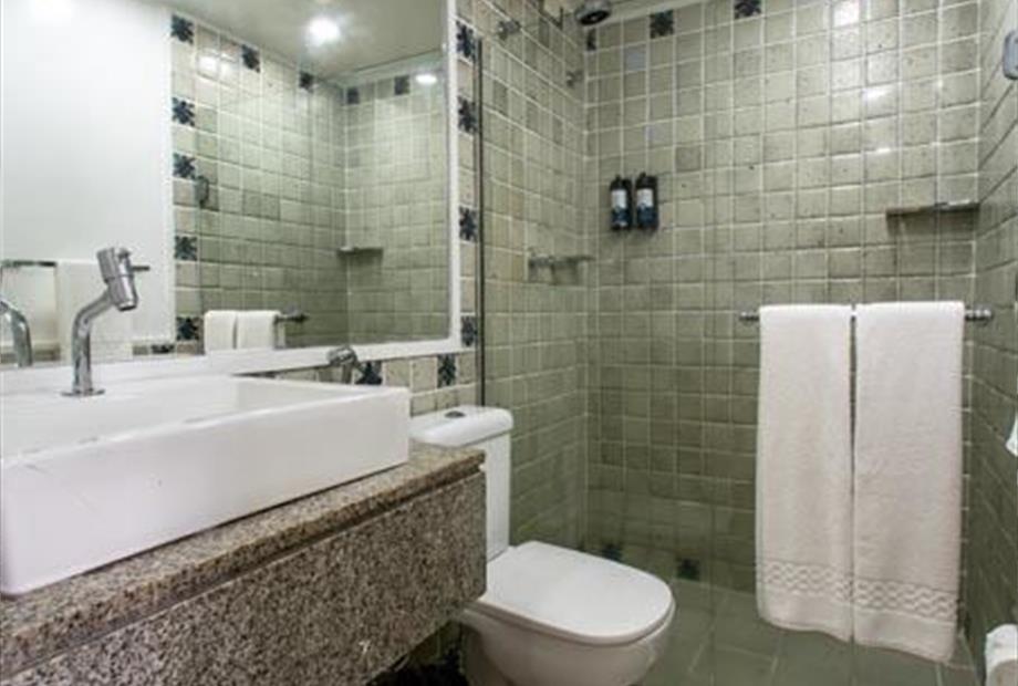 sumj - luxo casal vista mar - banheiro (2).jpg