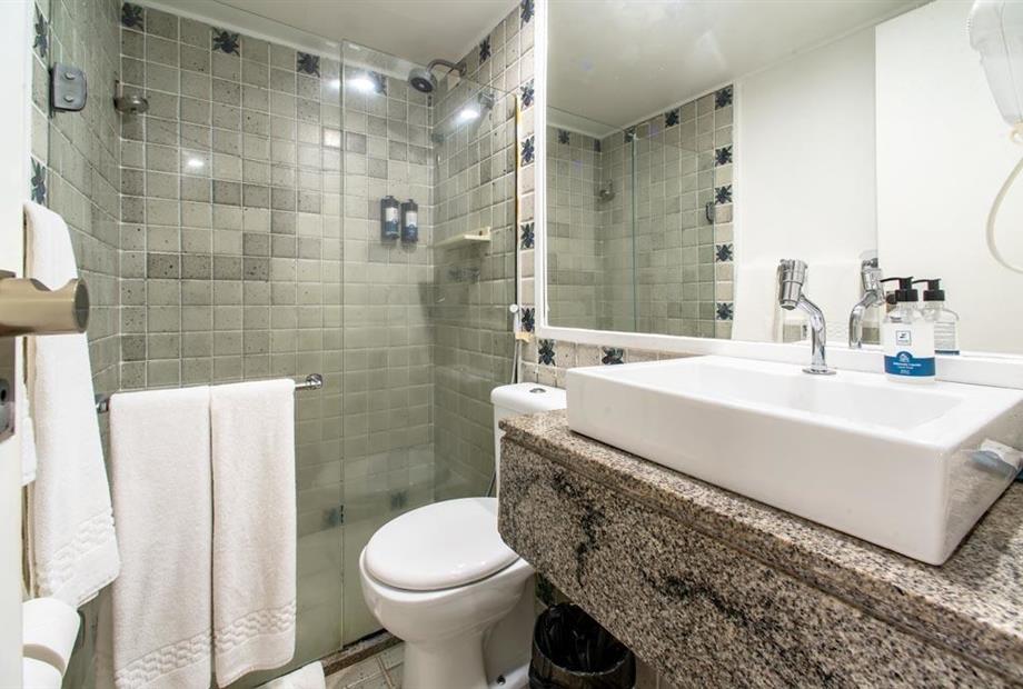 sumj - luxo família vista mar - banheiro (1).jpg