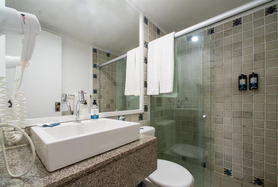 sumj - premium frente mar - banheiro (1).jpg