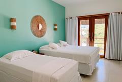 QUARTO SUPERIOR COM VARANDA