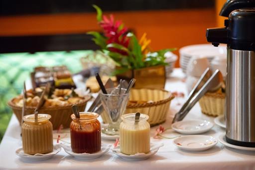 Hotel Aconchego - cafe da manha 03.jpg