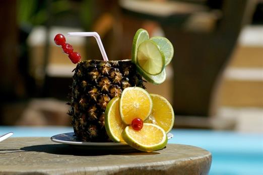 Hotel Aconchego - bar da piscina.jpg