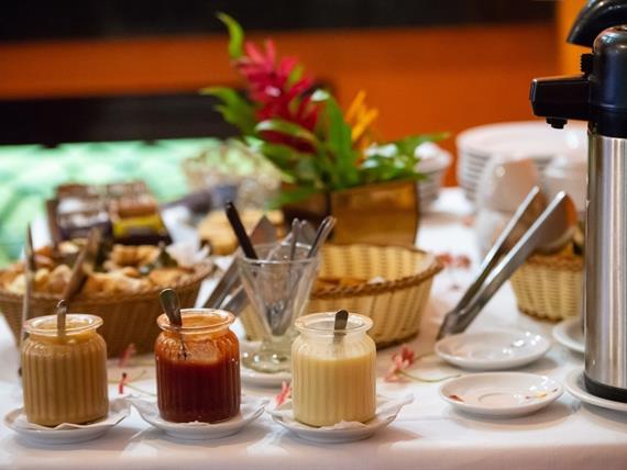 Hotel Aconchego - cafe da manha 03.jpg
