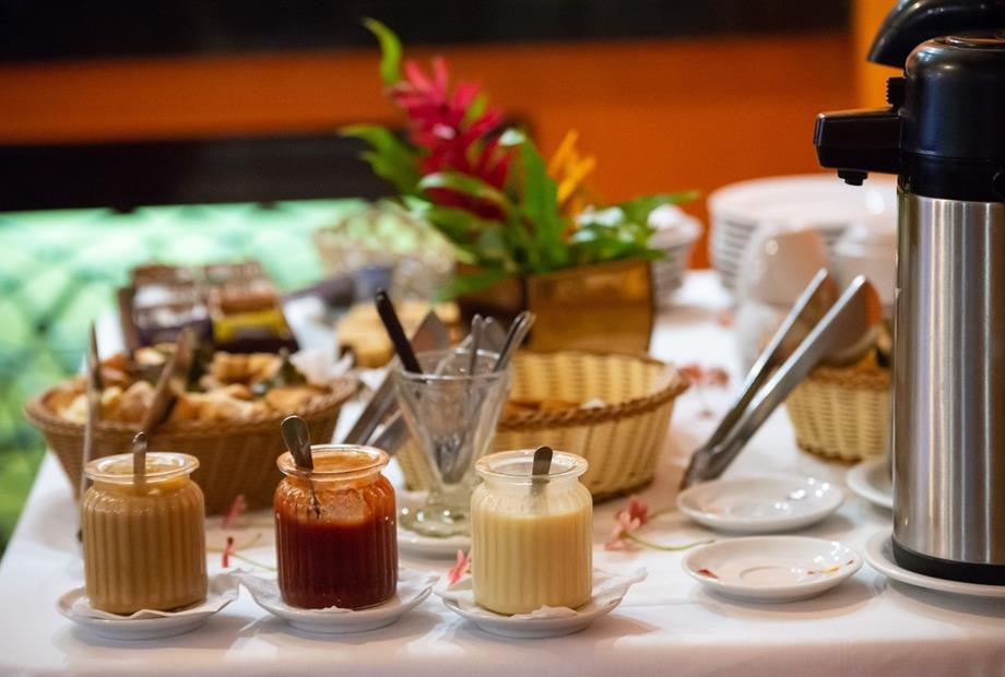 Hotel Aconchego - cafe da manha 03.jpg